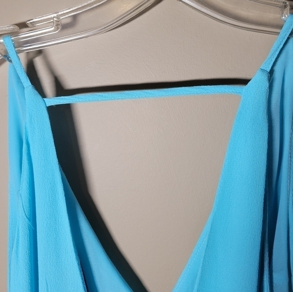 DO+BE light blue swing style deep V waist ties small flowy fit open back dress - Picture 5 of 8